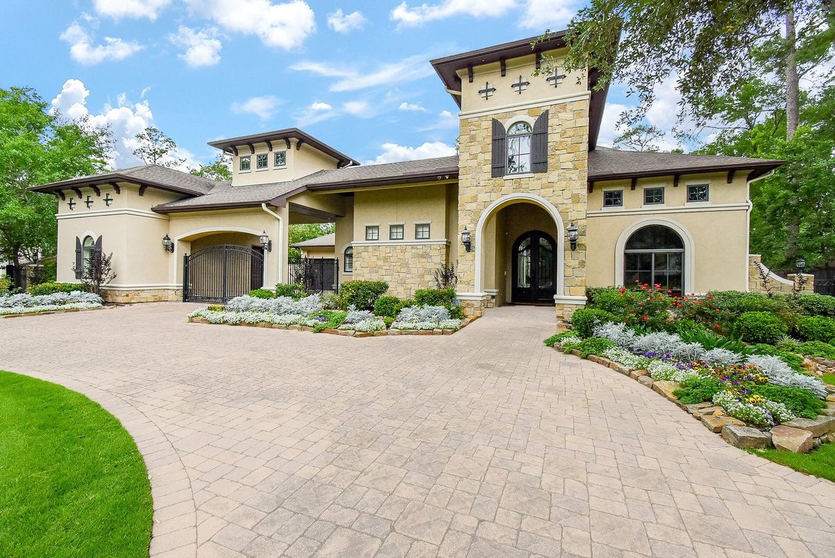 Exterior, Facade, Mediterranean