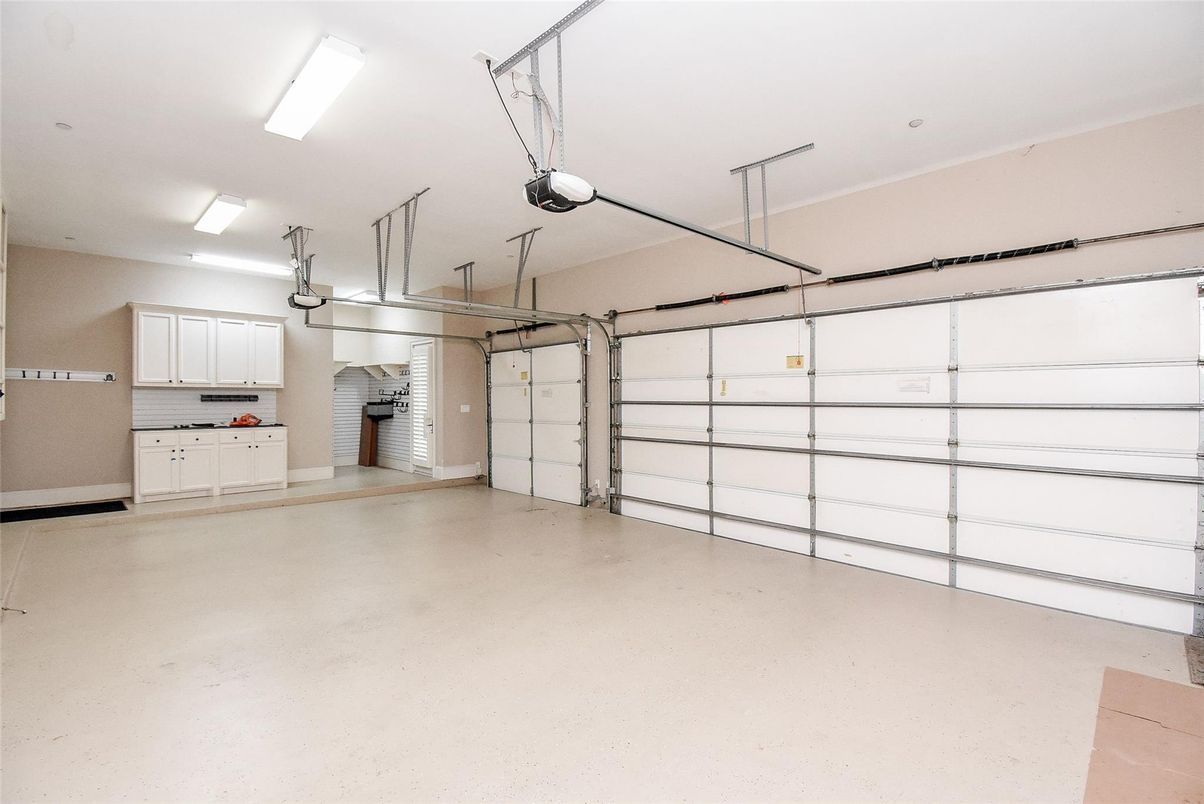 Garage, Interior