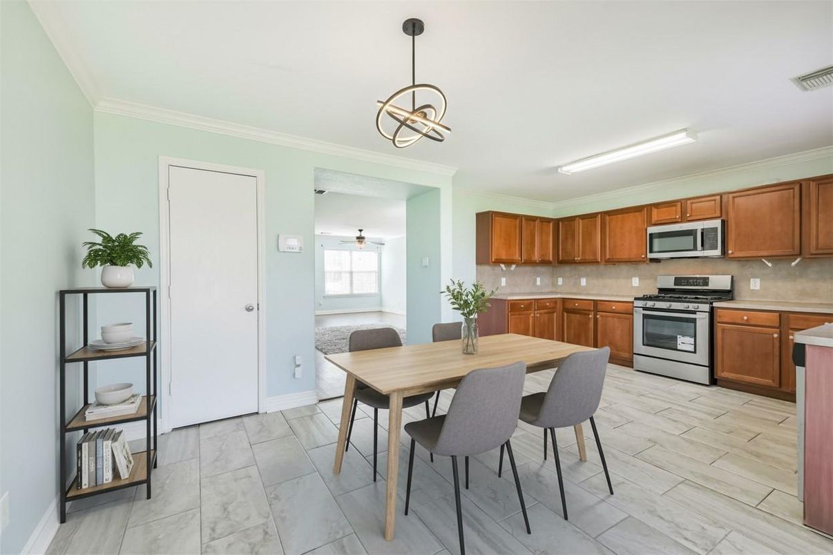 Dining room, Interior, Kitchen, Pendant Lights, Stainless Steel Appliances, Wood Texture Flooring