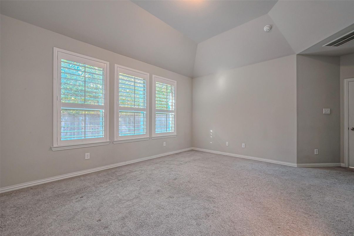 Empty room, Interior