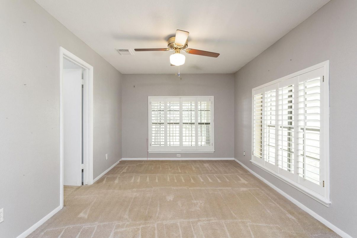 Empty room, Interior