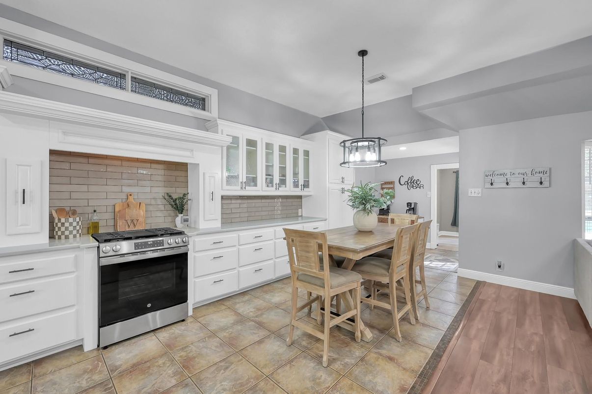 Dining room, Interior, Kitchen, Pendant Lights, Stainless Steel Appliances, Wood Texture Flooring