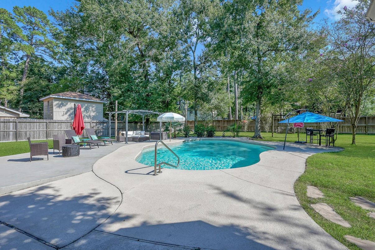 Exterior, Pool