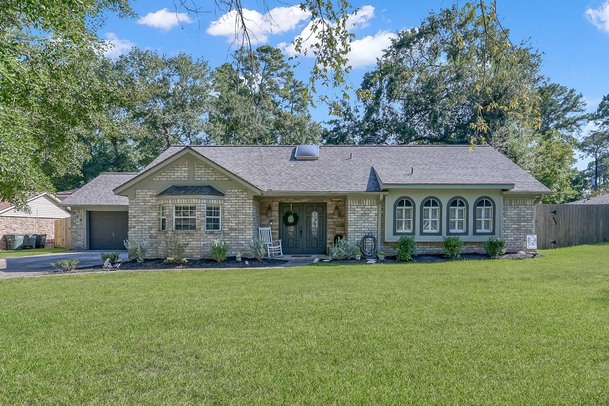Attached, Backyard, Exterior, Facade, Ranch