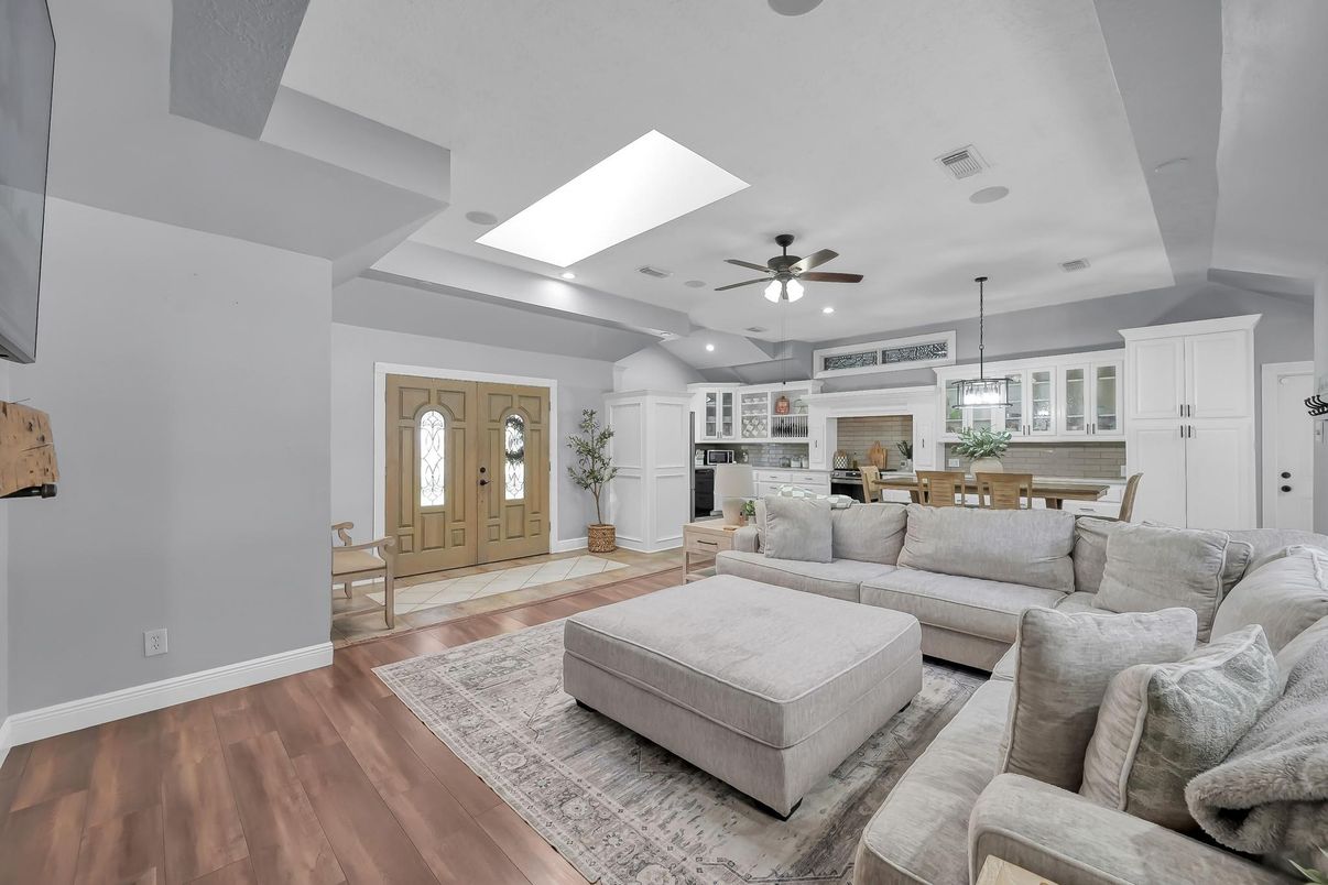 Dining room, Interior, Kitchen, Living room, Pendant Lights, Recessed Lighting, Wood Texture Flooring