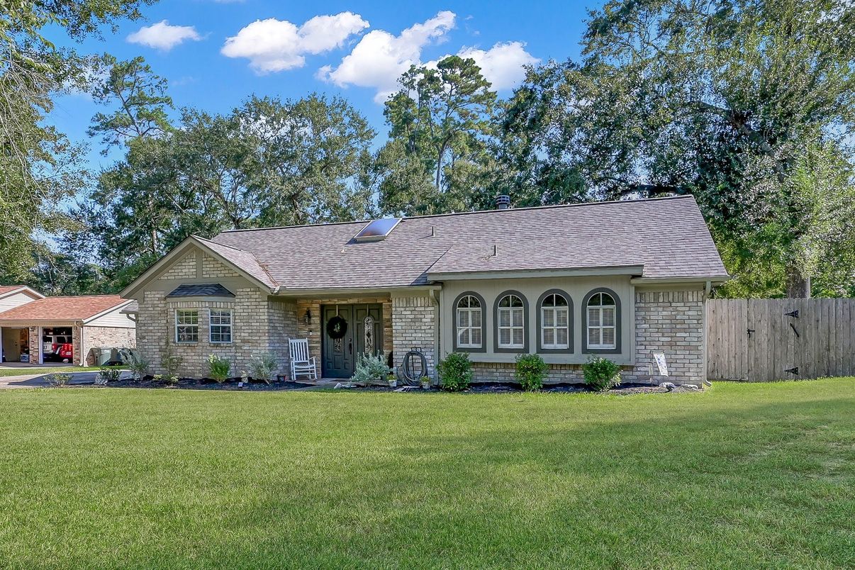 Backyard, Exterior, Facade, Ranch