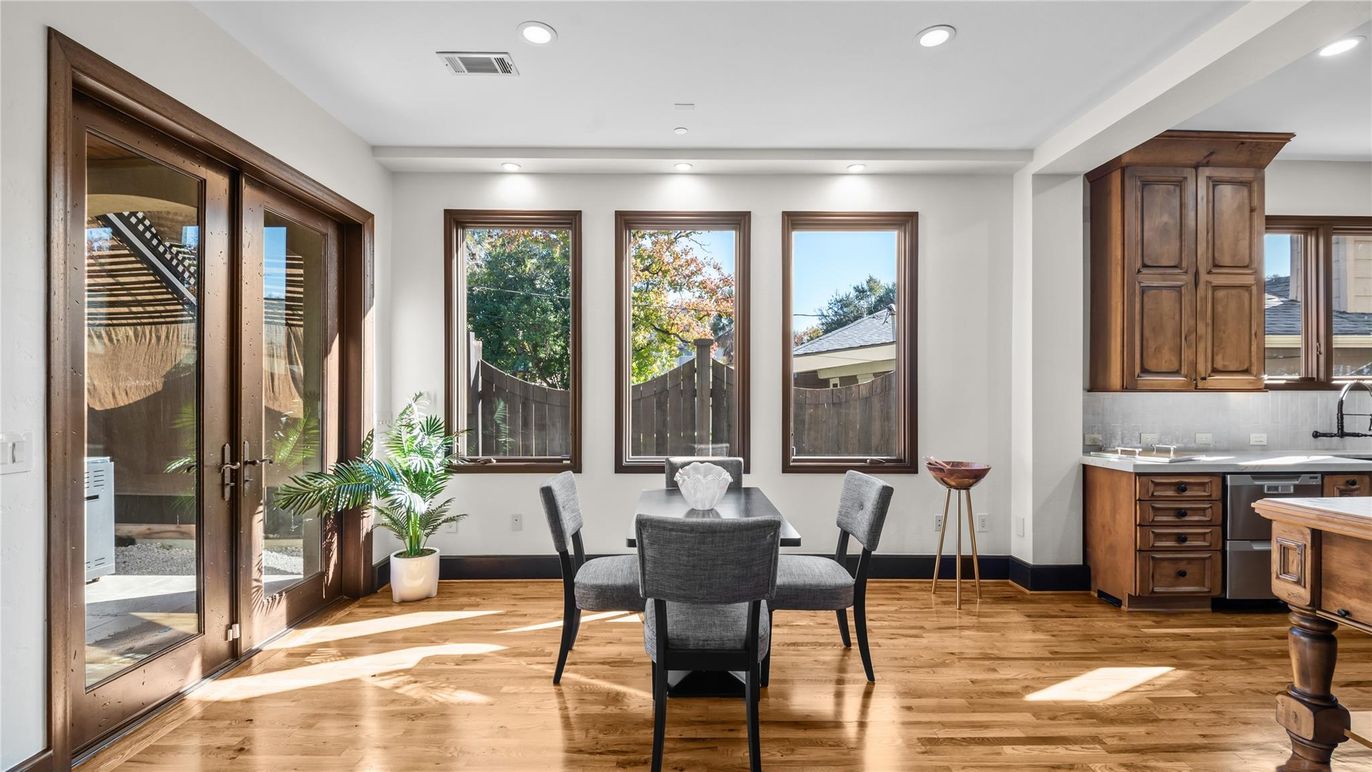 Dining room, Interior, Kitchen, Recessed Lighting, Wood Texture Flooring