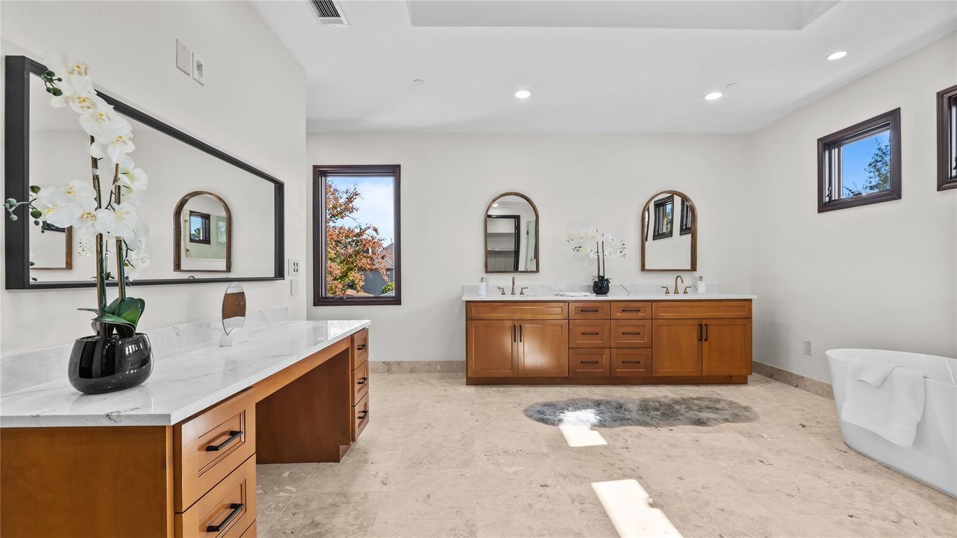 Bathroom, Dual Sink Vanities, Free Standing Baths, Interior, Recessed Lighting