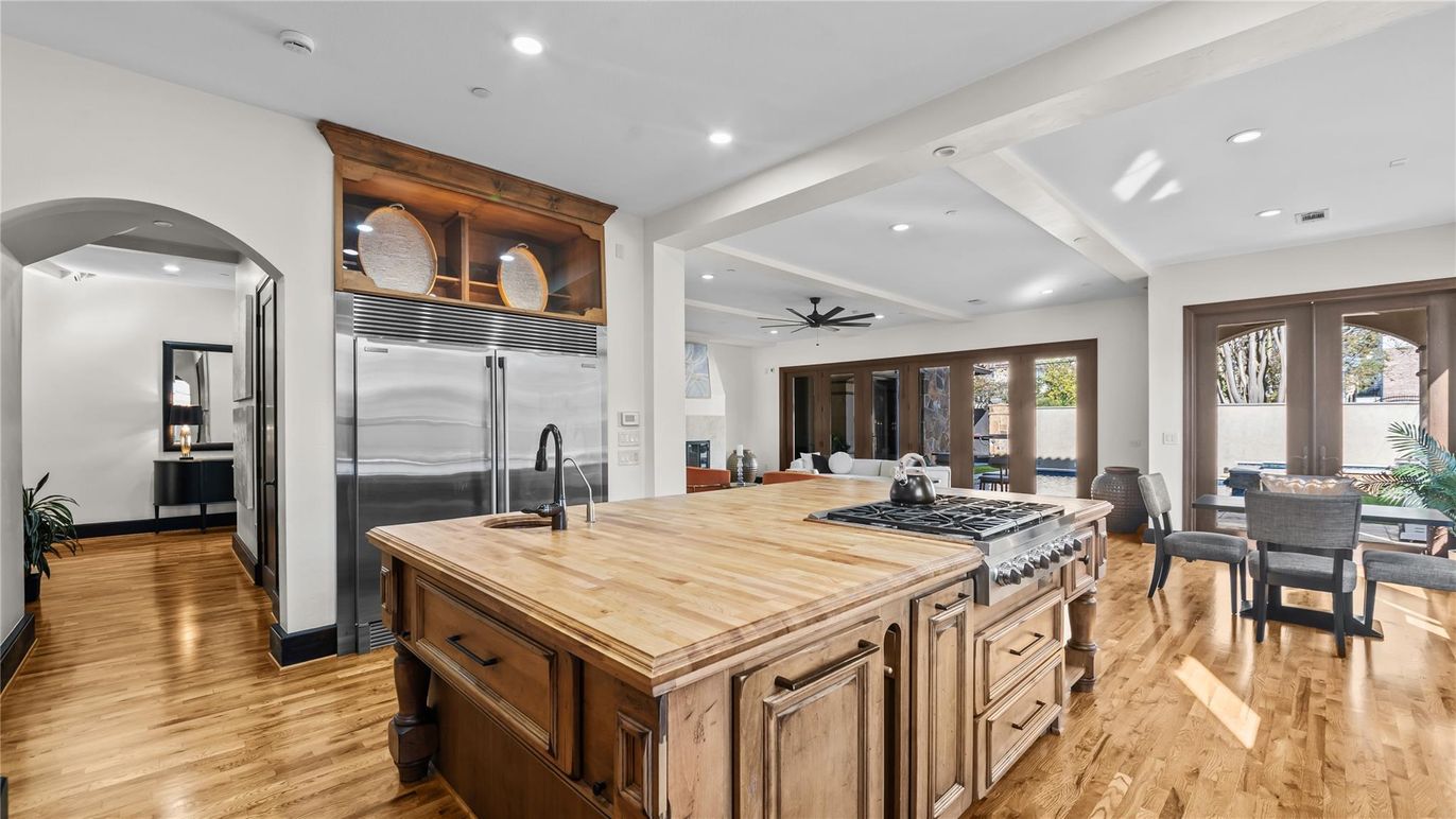 Dining room, Interior, Kitchen, Recessed Lighting, Stainless Steel Appliances, Wood Texture Flooring