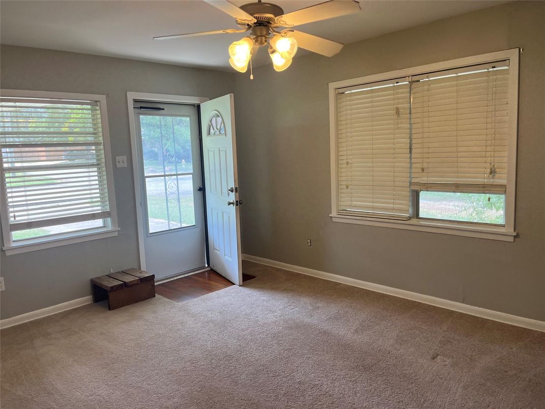 Empty room, Interior