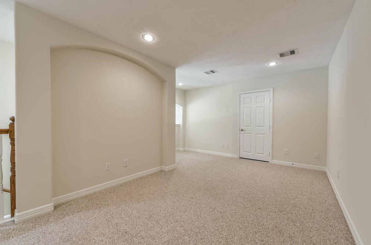 Empty room, Interior, Recessed Lighting