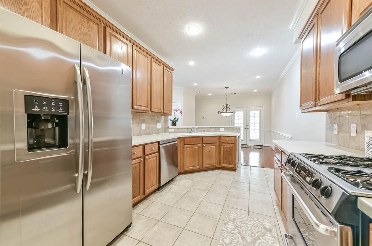 Interior, Kitchen, Pendant Lights, Recessed Lighting, Stainless Steel Appliances