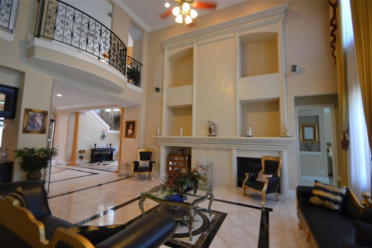 Fireplace, Interior, Recessed Lighting