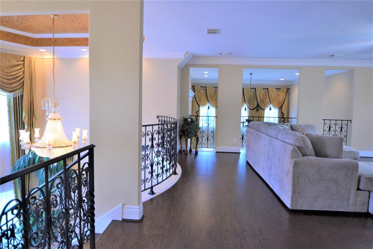 Interior, Pendant Lights, Recessed Lighting, Wood Texture Flooring
