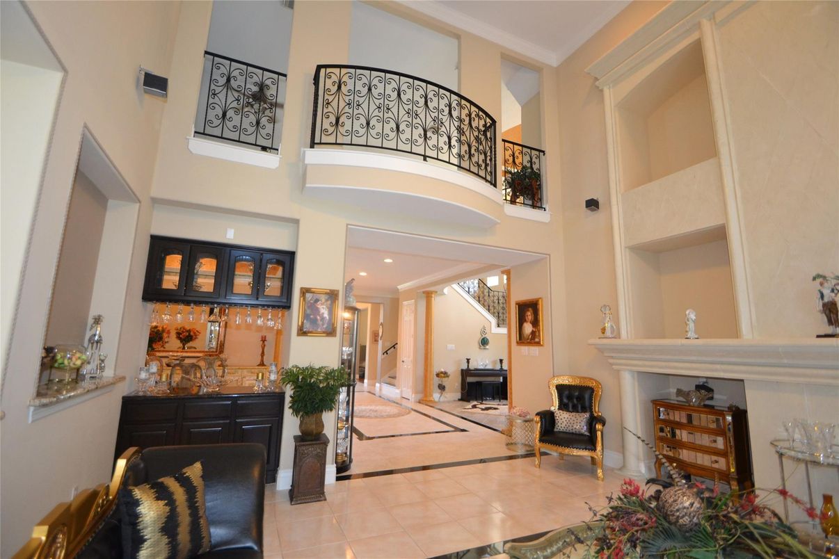 Fireplace, Interior, Recessed Lighting