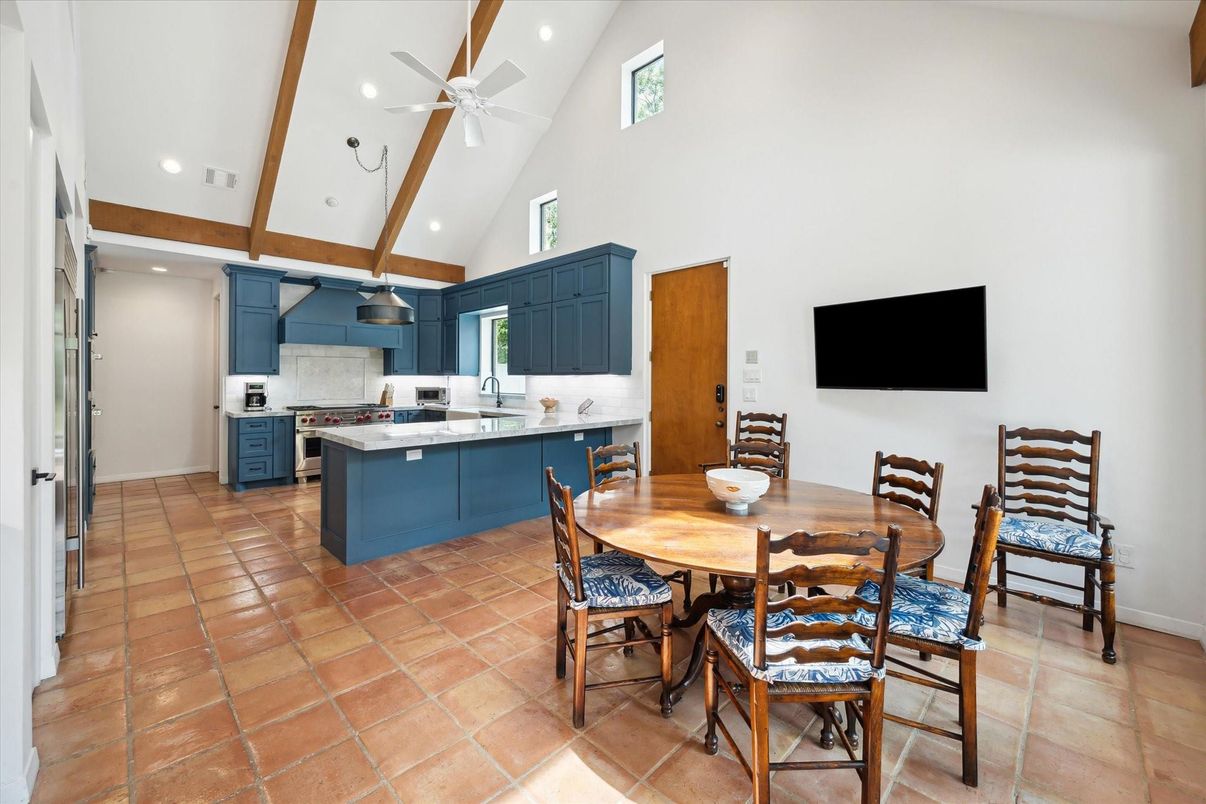 Dining room, Interior, Kitchen, Recessed Lighting, Stainless Steel Appliances