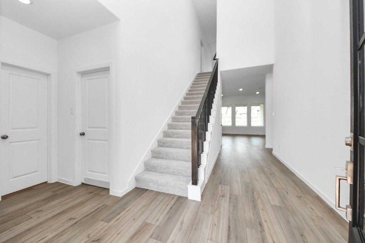 Interior, Recessed Lighting, Wood Texture Flooring
