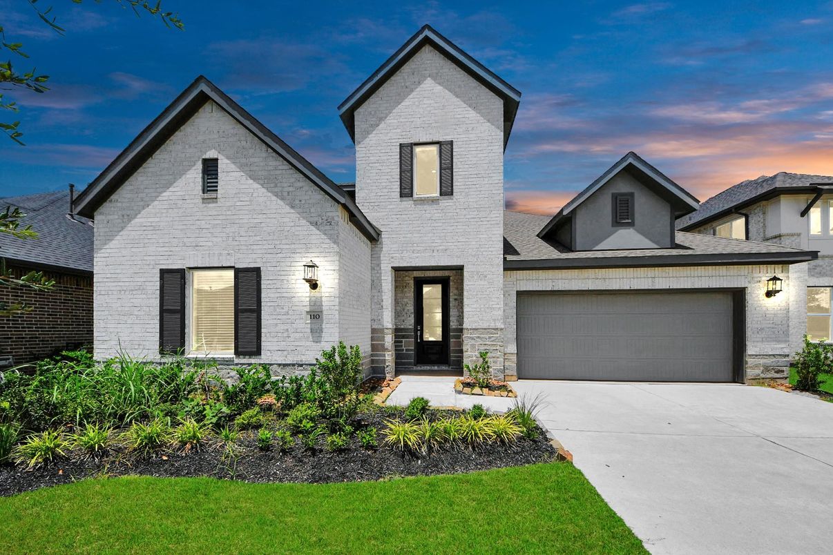 Attached, Exterior, Facade, Brick Traditional