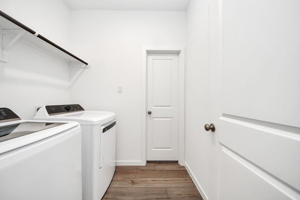 Interior, Washer, Wood Texture Flooring