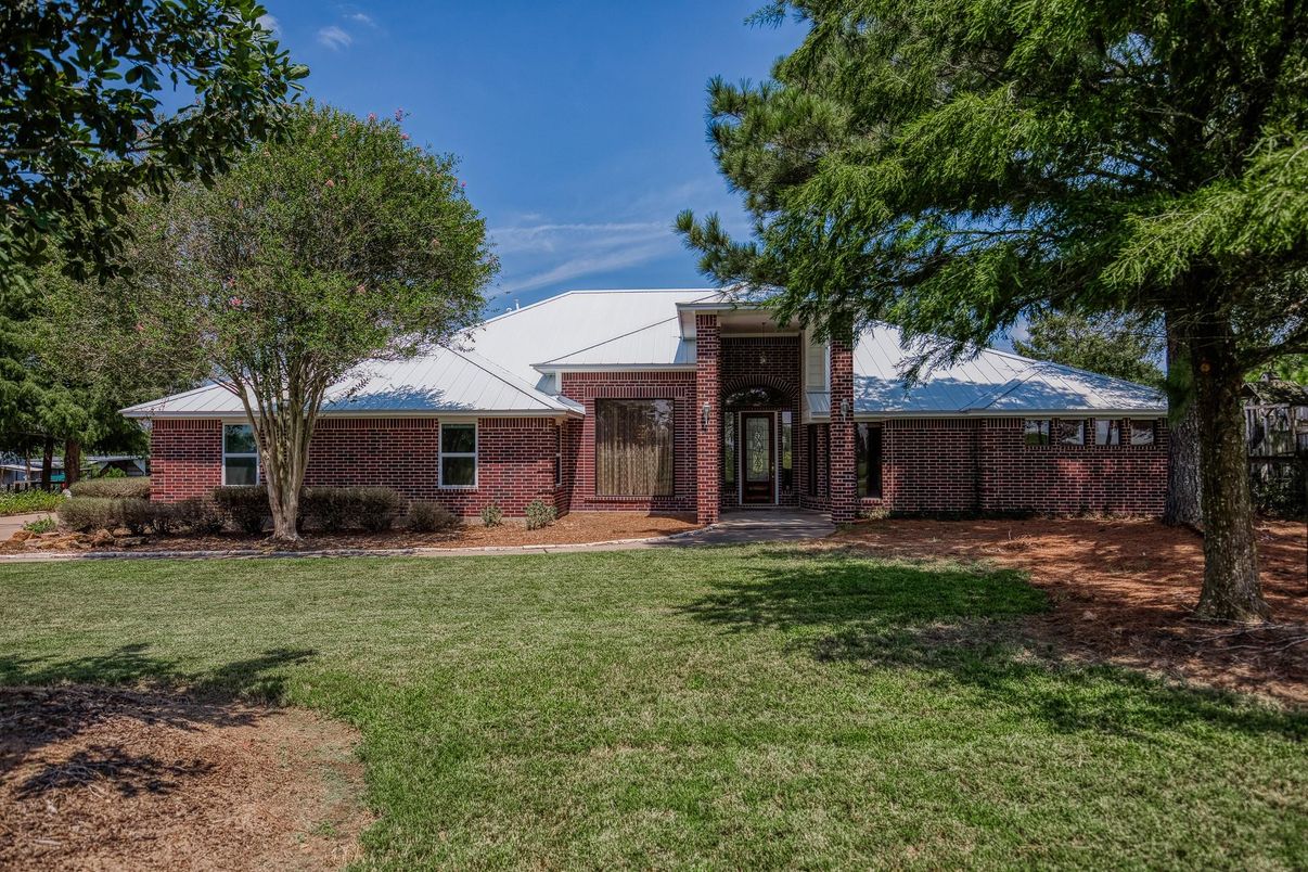 Backyard, Exterior, Facade, Brick Facade, None