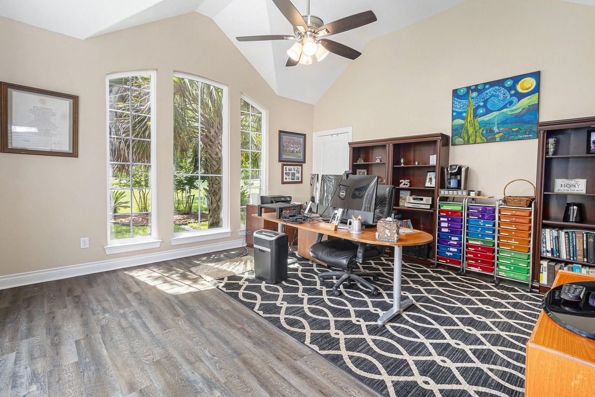 Home Office, Interior