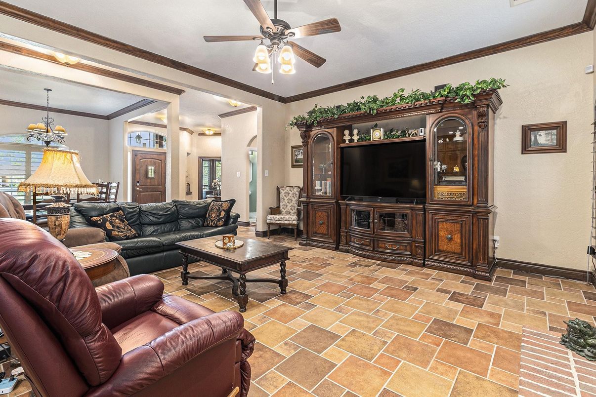 Chandelier, Interior, Living room