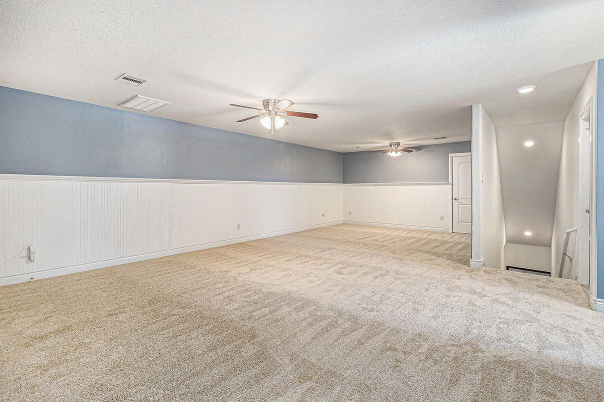 Empty room, Interior, Recessed Lighting