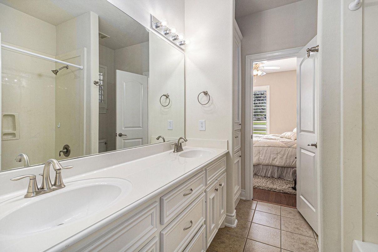 Bathroom, Bedroom, Dual Sink Vanities, Interior