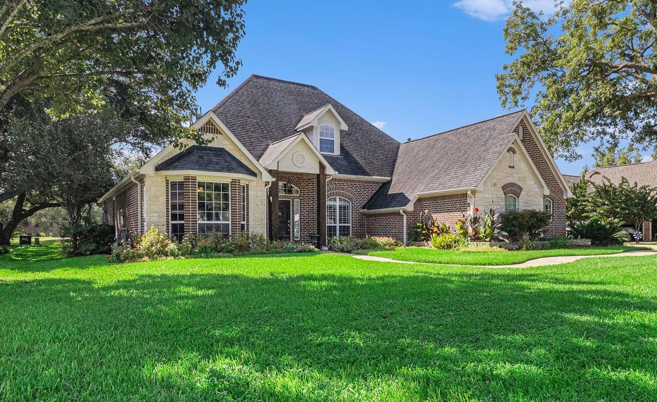 Backyard, Exterior, Facade, Brick Facade, Brick Traditional
