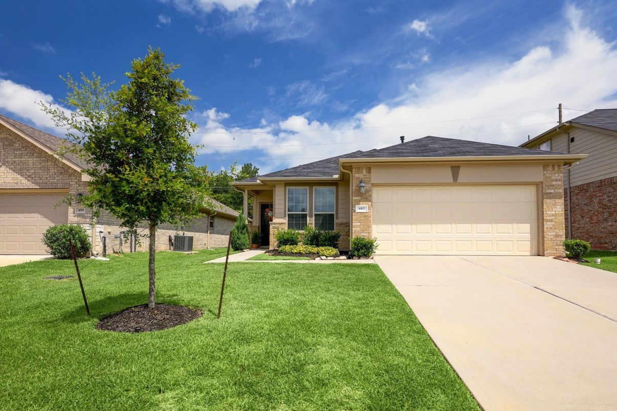 Attached, Backyard, Exterior, Facade, Brick Facade, Ranch