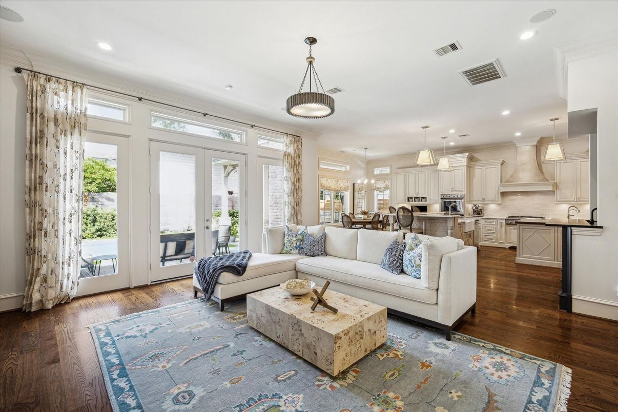 Dining room, Interior, Kitchen, Living room, Pendant Lights, Recessed Lighting, Stainless Steel Appliances, Wood Texture Flooring