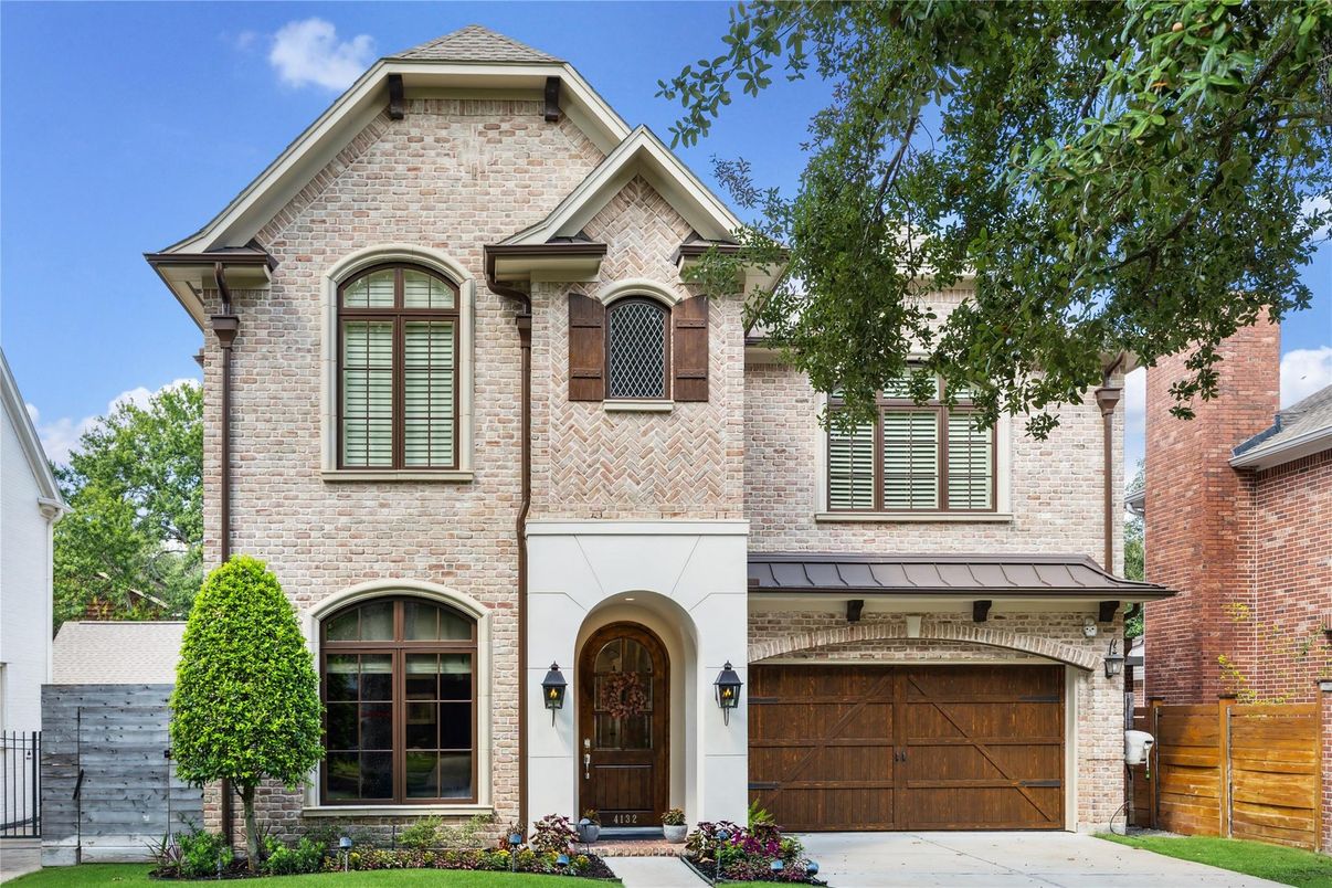 Attached, Exterior, Facade, Brick Facade, Brick Traditional