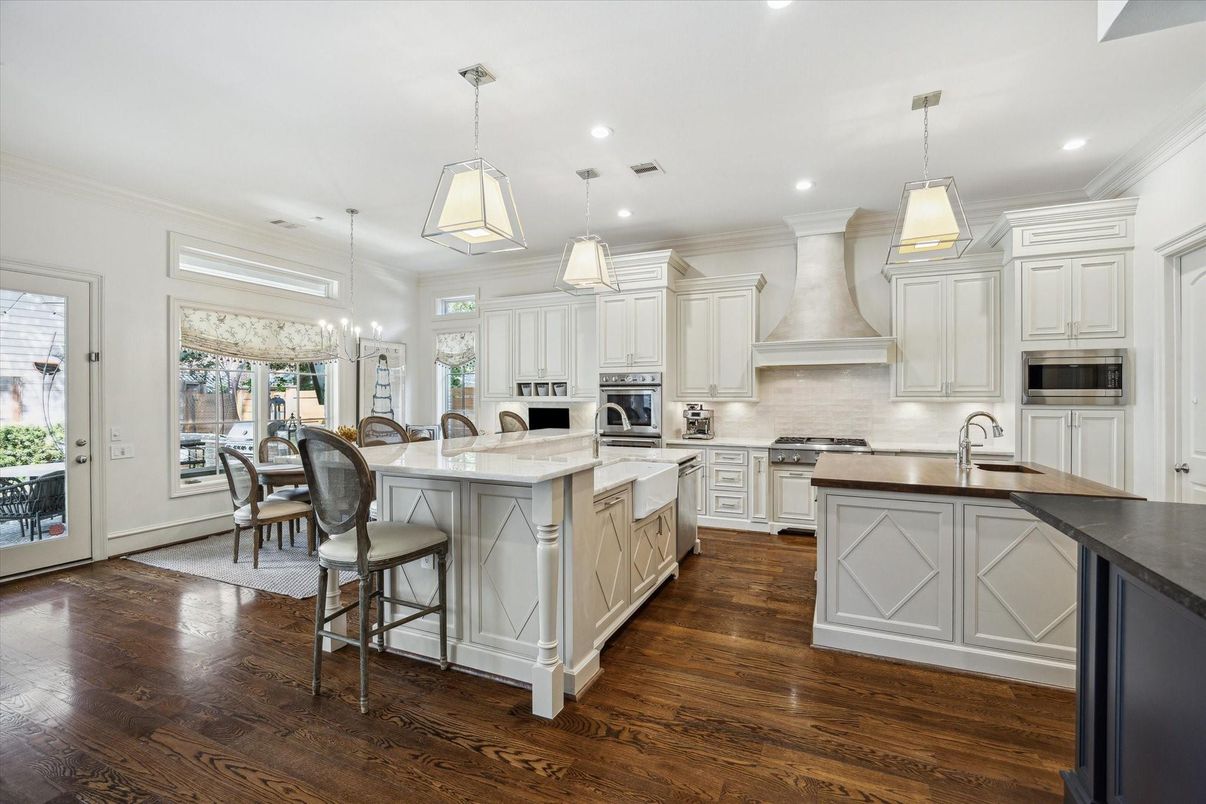 Dining room, Interior, Kitchen, Pendant Lights, Recessed Lighting, Stainless Steel Appliances, Wood Texture Flooring