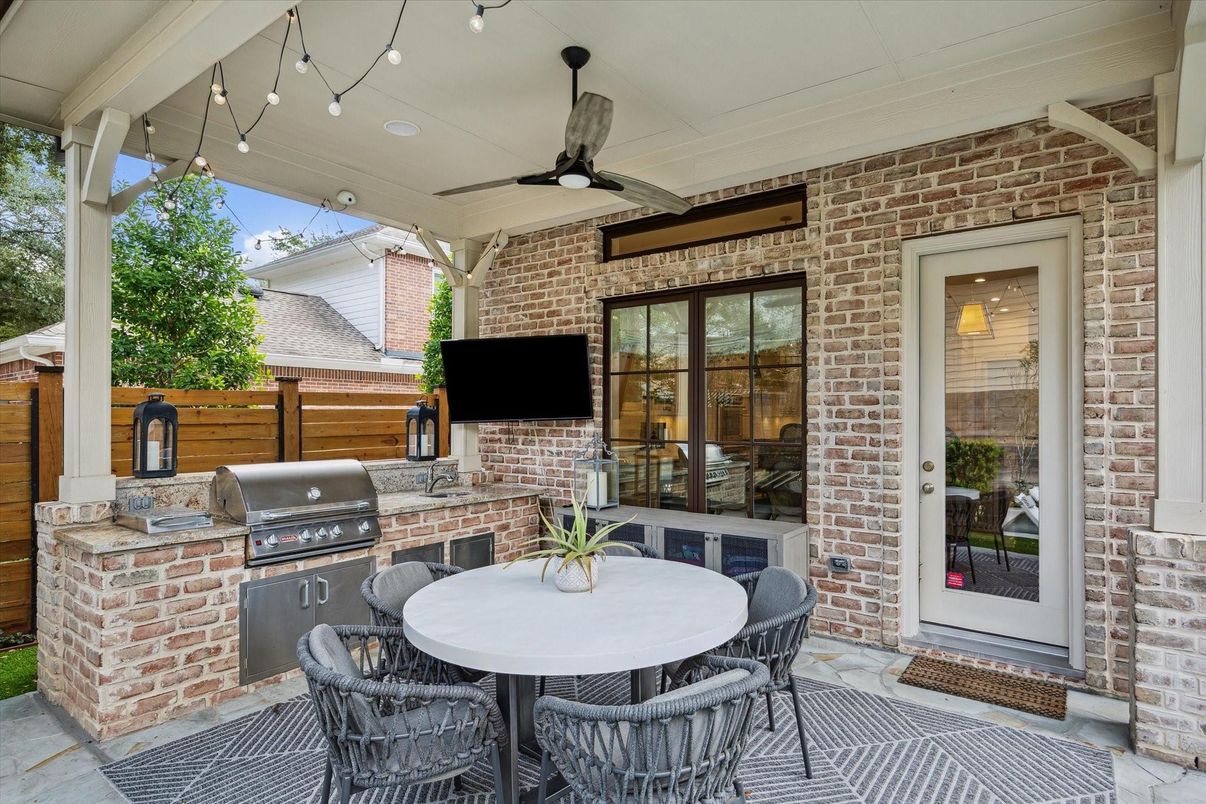 Exterior, Outdoor Kitchen