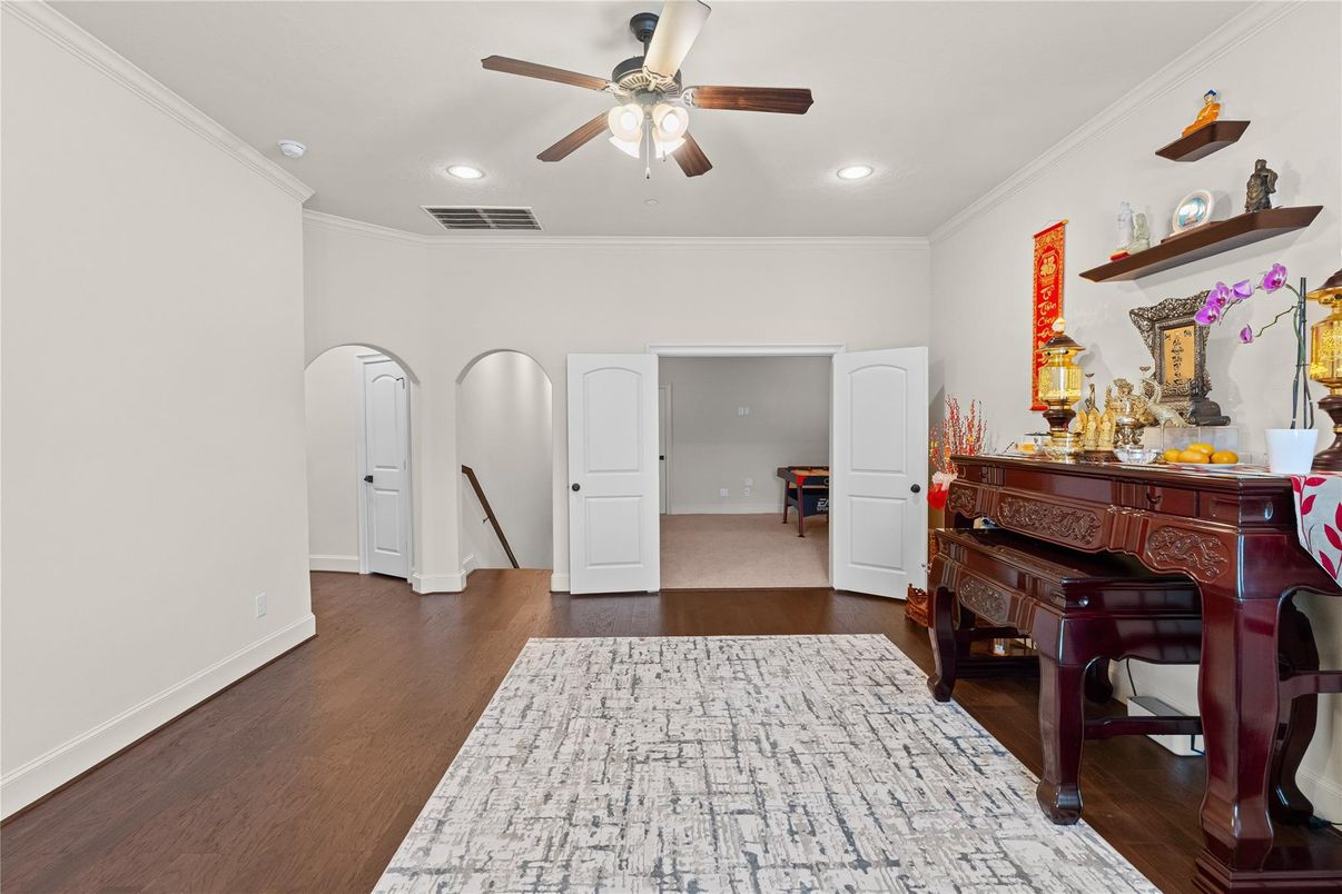 Interior, Recessed Lighting, Wood Texture Flooring