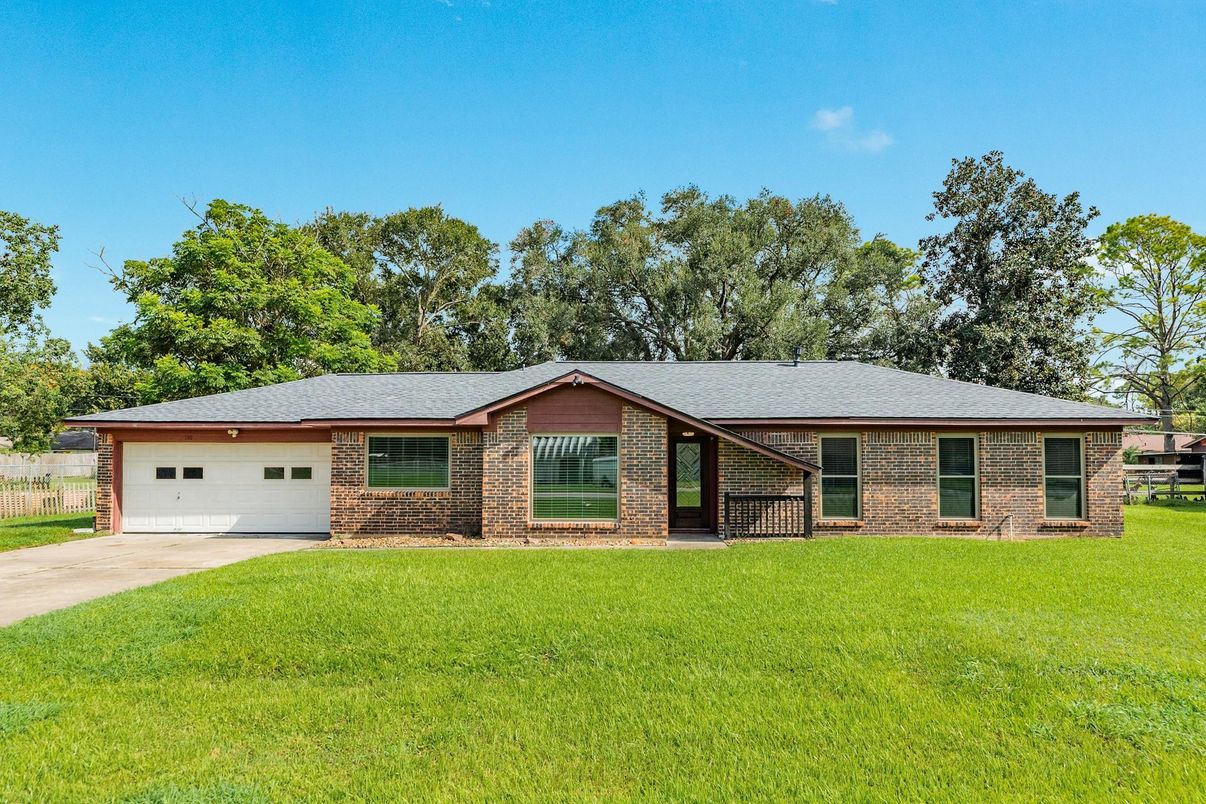 Attached, Backyard, Exterior, Facade, Brick Facade, Ranch