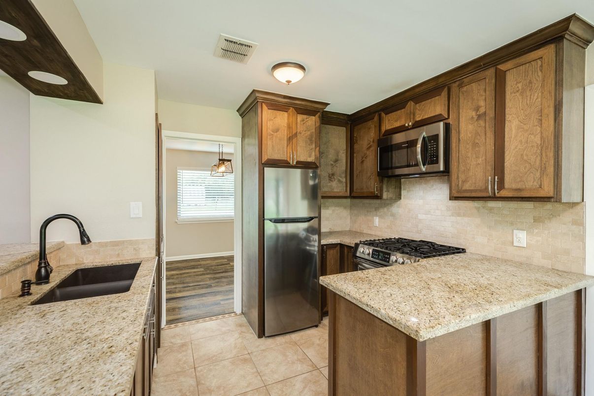 Interior, Kitchen, Pendant Lights, Wood Texture Flooring