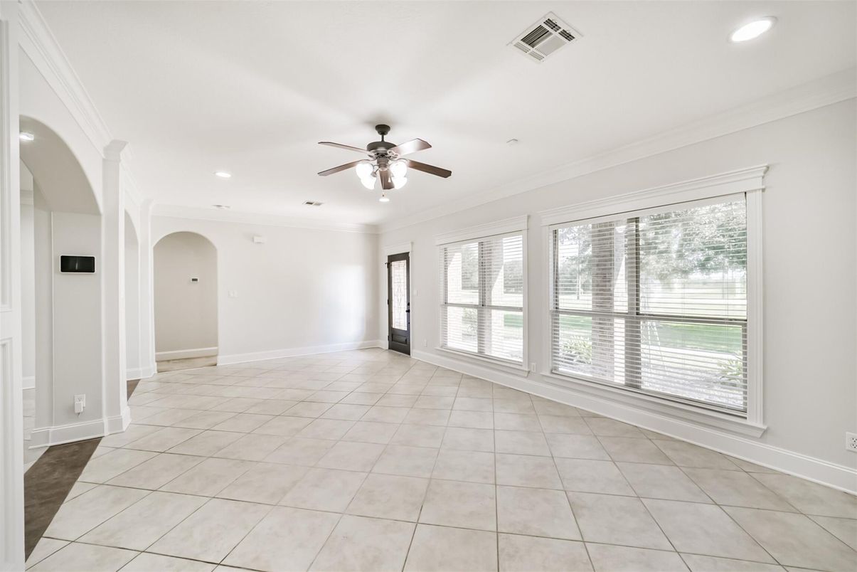 Empty room, Interior, Recessed Lighting