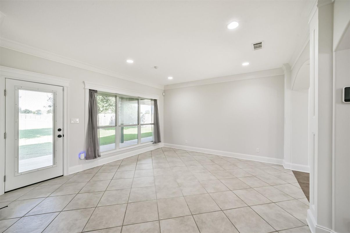 Empty room, Interior, Recessed Lighting