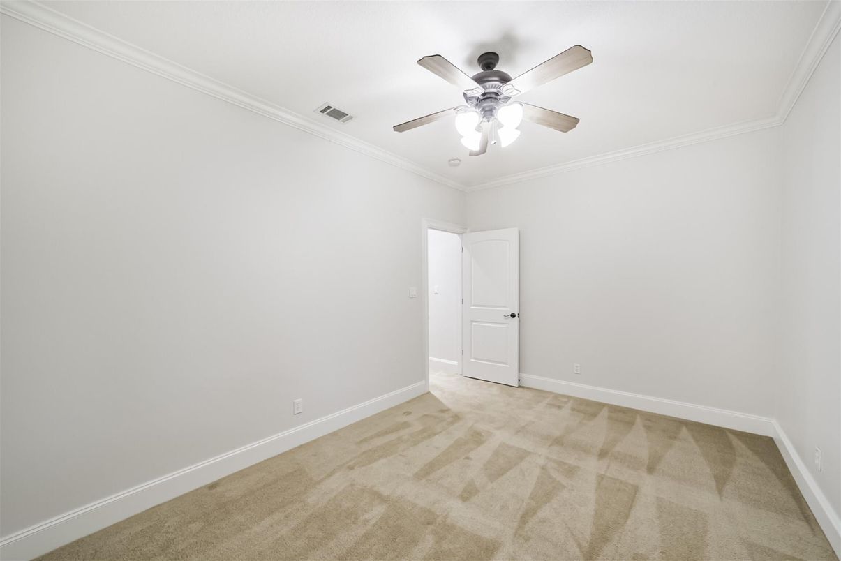 Empty room, Interior