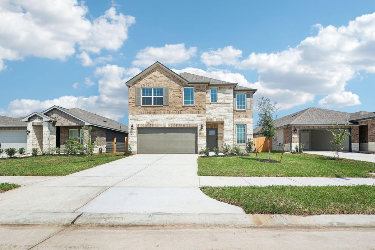Attached, Exterior, Facade, Brick Traditional