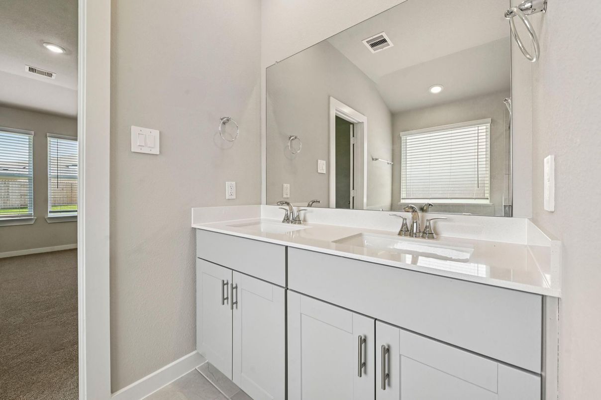 Bathroom, Dual Sink Vanities, Interior, Recessed Lighting