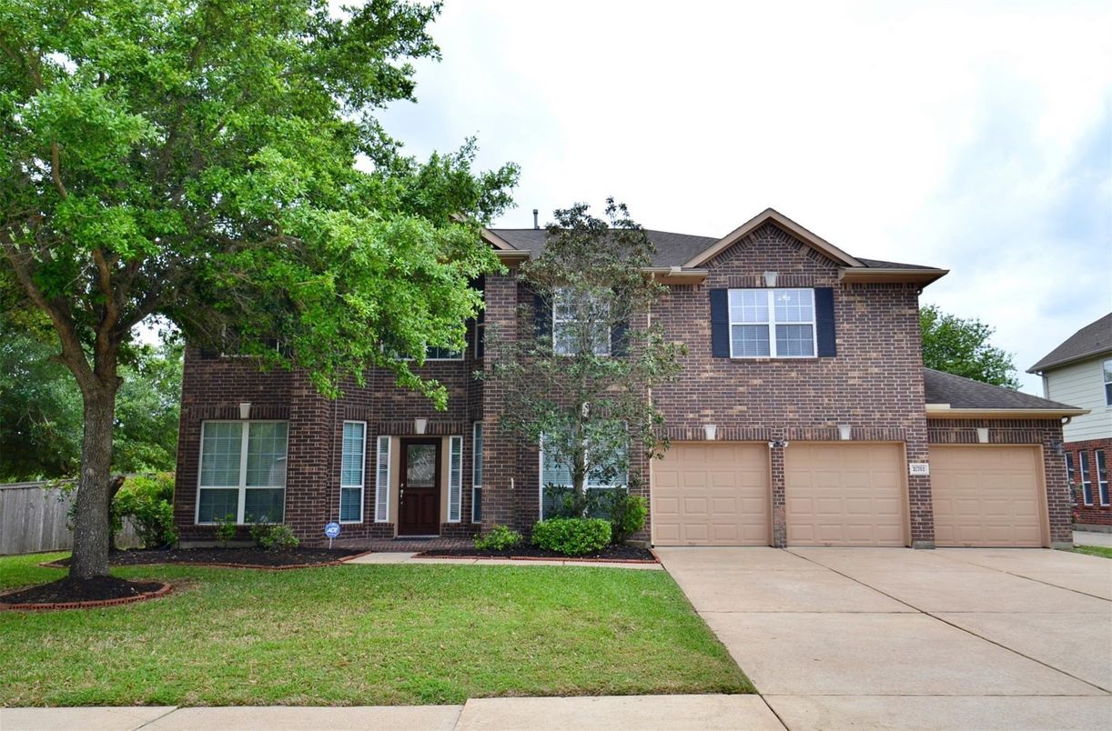 Attached, Exterior, Facade, Brick Facade, Brick Traditional