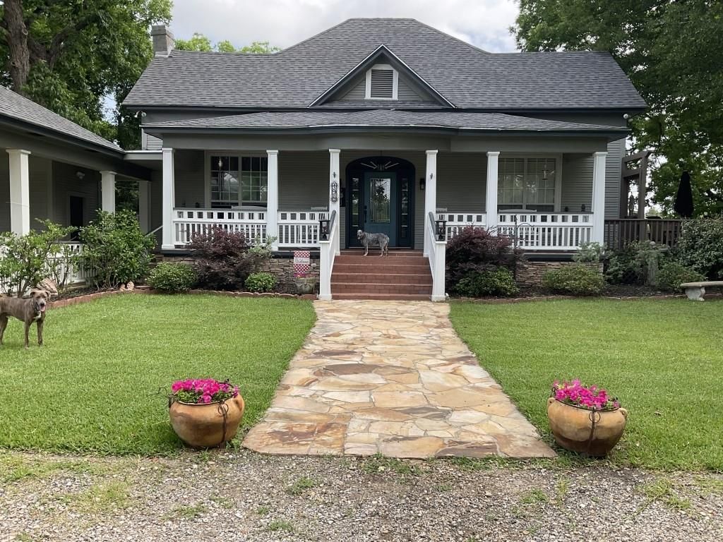 Exterior, Facade, Queen Anne Victorian