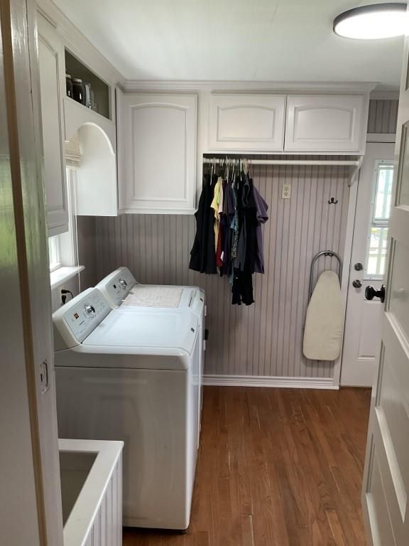 Interior, Washer, Wood Texture Flooring