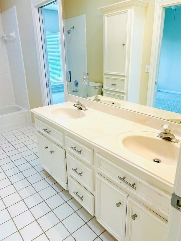 Bathroom, Dual Sink Vanities, Interior