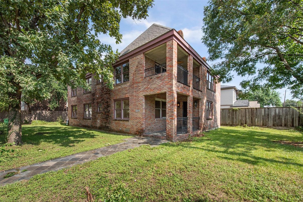 Backyard, Exterior, Facade, Brick Facade, Georgian