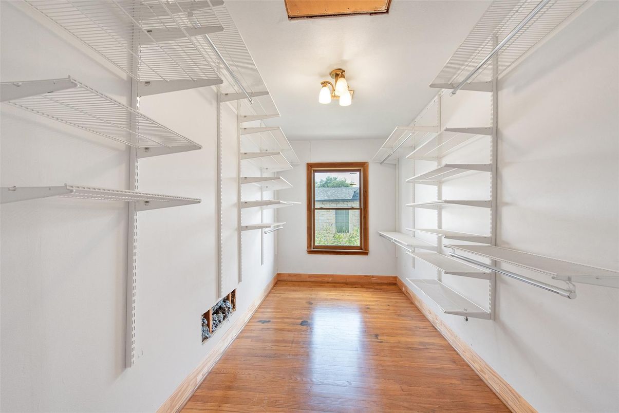 Interior, Walk-in Closets, Wood Texture Flooring