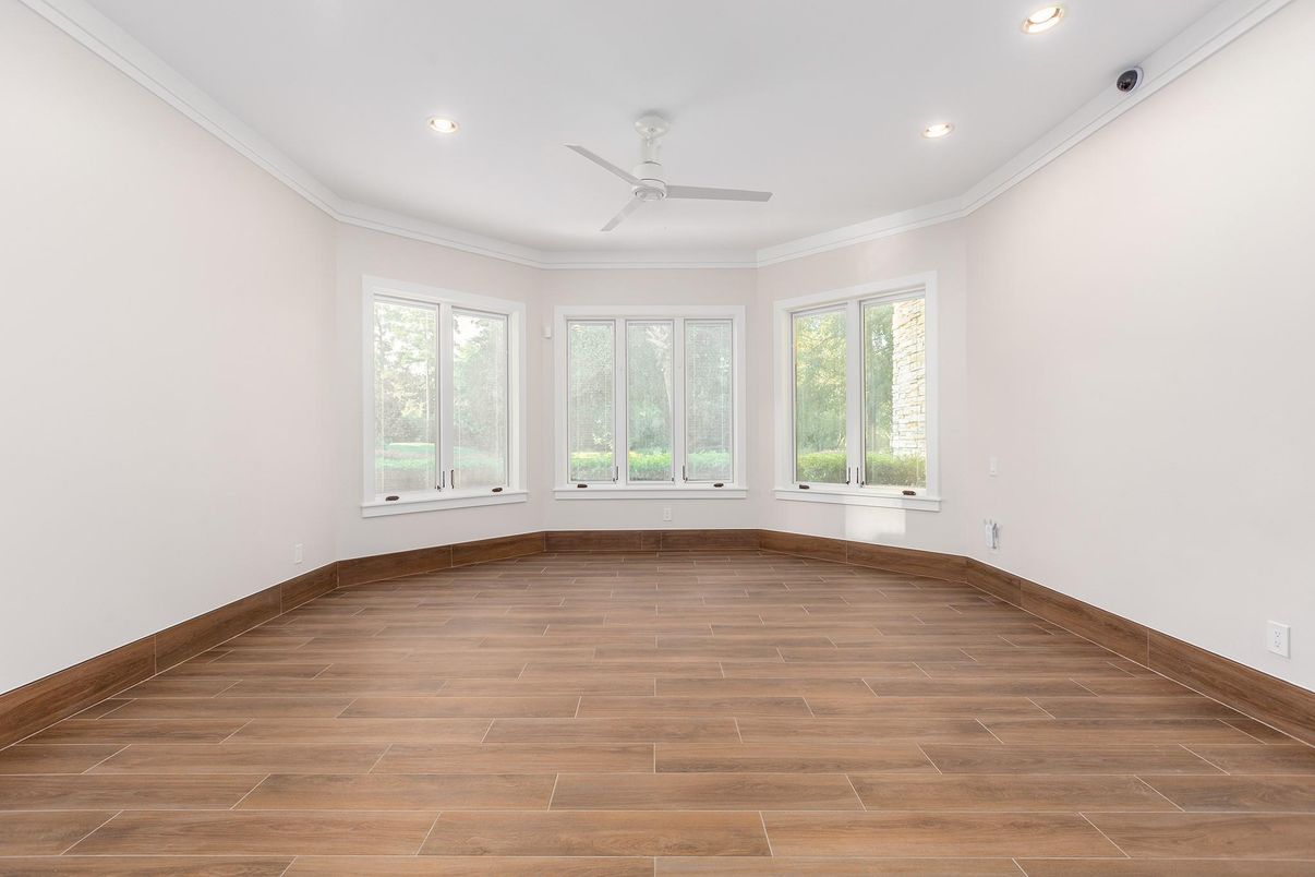 Empty room, Interior, Recessed Lighting, Wood Texture Flooring
