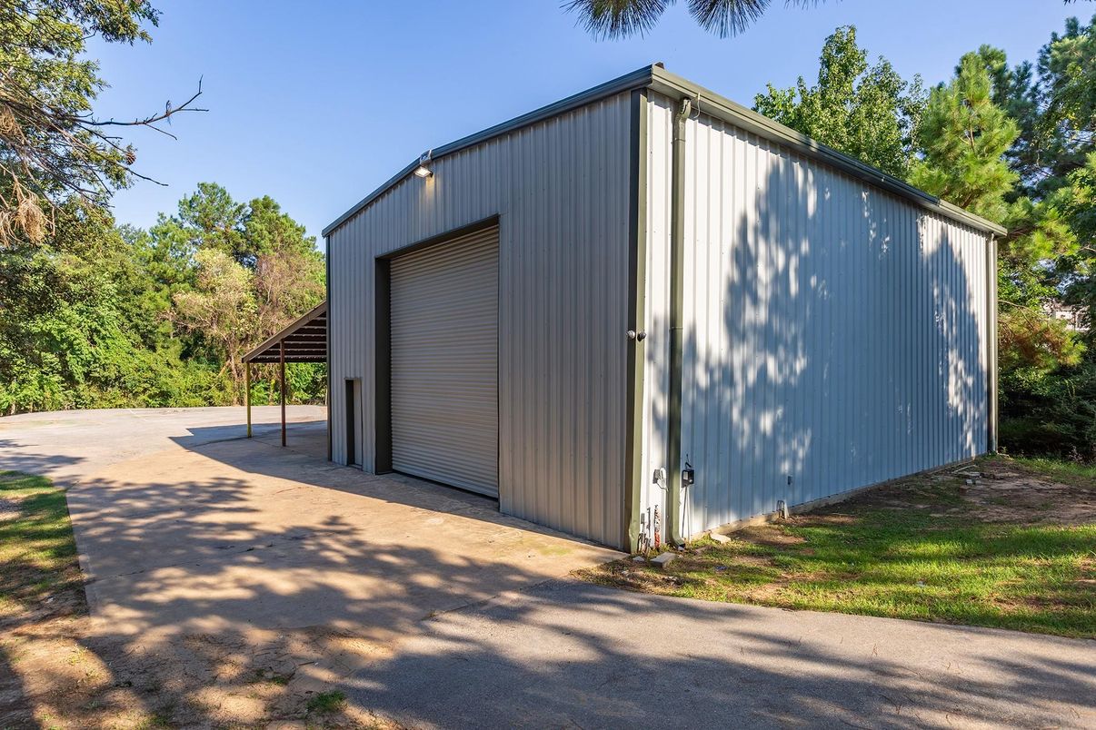 Detached Garage, Exterior